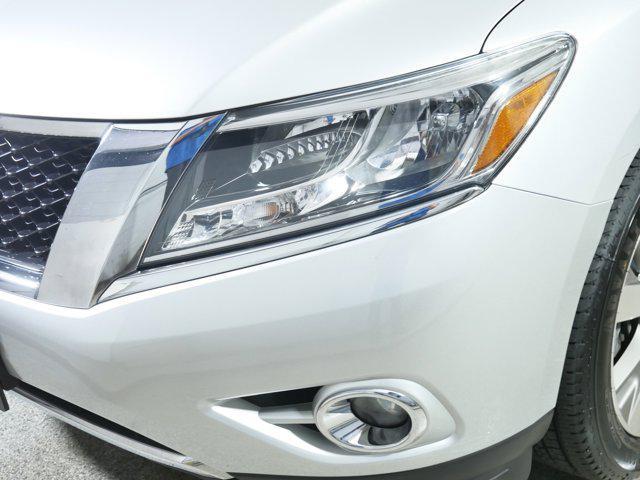 Photo of 2015 Brilliant Silver Nissan Pathfinder