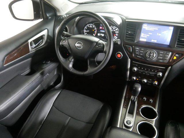 Photo of 2015 Brilliant Silver Nissan Pathfinder