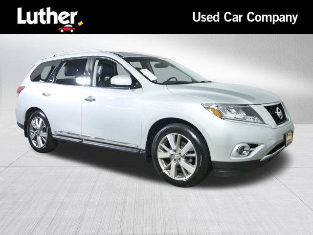 Photo of 2015 Brilliant Silver Nissan Pathfinder