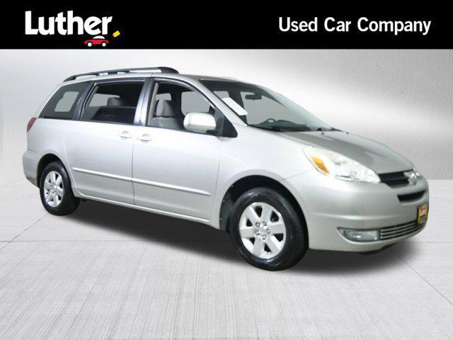Photo of 2004 Silver Shadow Pearl Toyota Sienna