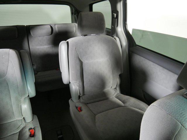 Photo of 2004 Silver Shadow Pearl Toyota Sienna