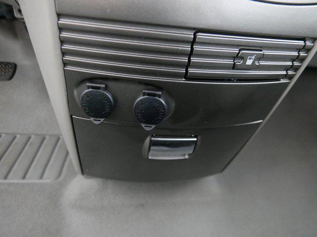 Photo of 2004 Silver Shadow Pearl Toyota Sienna