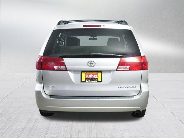 Photo of 2004 Silver Shadow Pearl Toyota Sienna