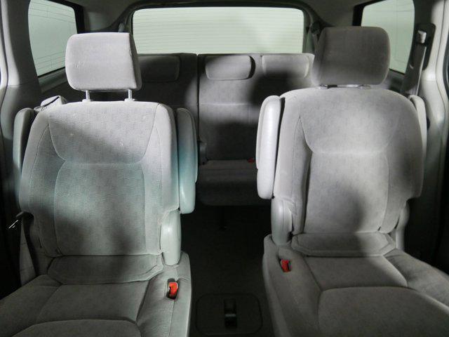 Photo of 2004 Silver Shadow Pearl Toyota Sienna