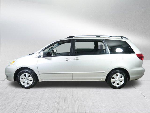 Photo of 2004 Silver Shadow Pearl Toyota Sienna