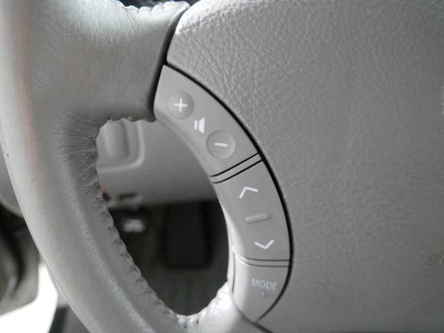 Photo of 2004 Silver Shadow Pearl Toyota Sienna