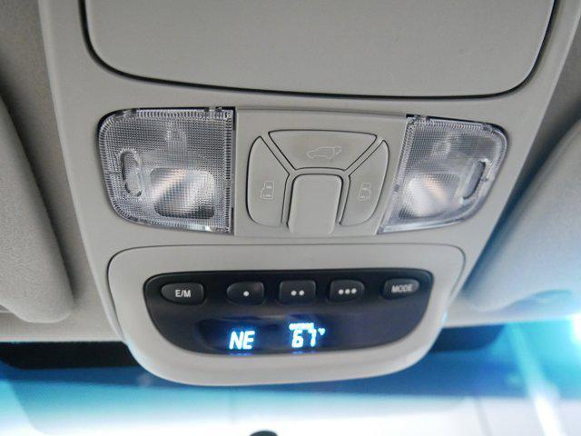 Photo of 2004 Silver Shadow Pearl Toyota Sienna