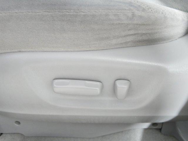 Photo of 2004 Silver Shadow Pearl Toyota Sienna