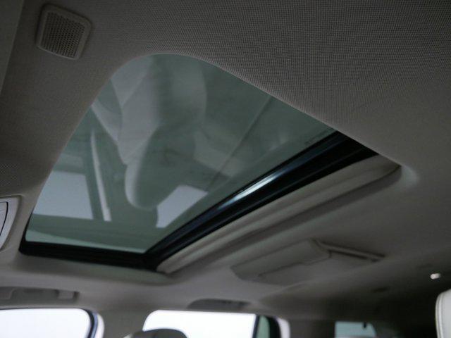 Photo of 2017 White Frost Tricoat GMC Yukon