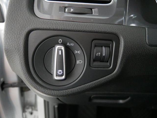Photo of 2015 Reflex Silver Metallic Volkswagen e-Golf