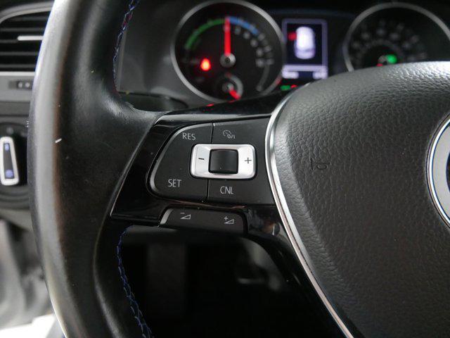 Photo of 2015 Reflex Silver Metallic Volkswagen e-Golf
