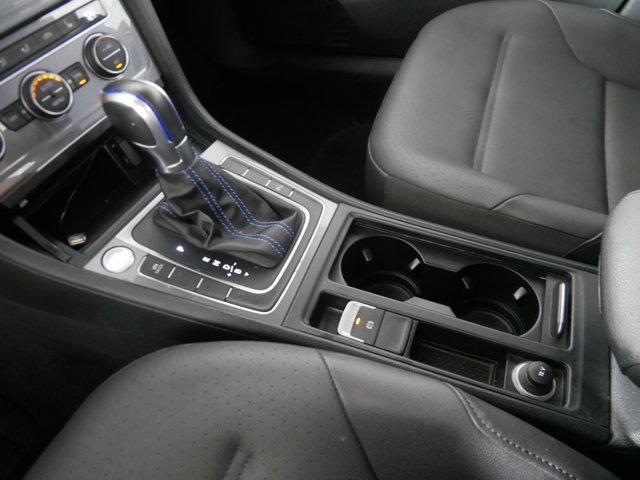 Photo of 2015 Reflex Silver Metallic Volkswagen e-Golf