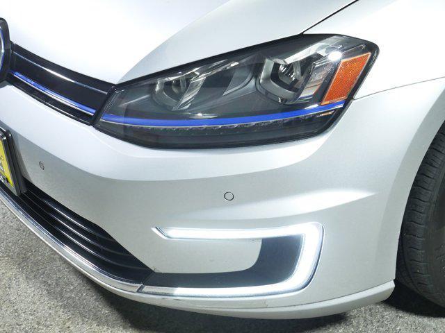 Photo of 2015 Reflex Silver Metallic Volkswagen e-Golf