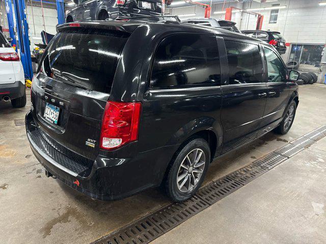 Photo of 2017 Black Onyx Crystal Pearlcoat Dodge Grand Caravan