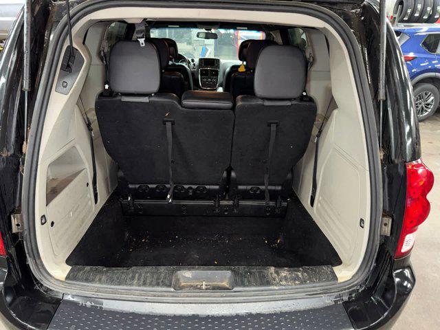 Photo of 2017 Black Onyx Crystal Pearlcoat Dodge Grand Caravan