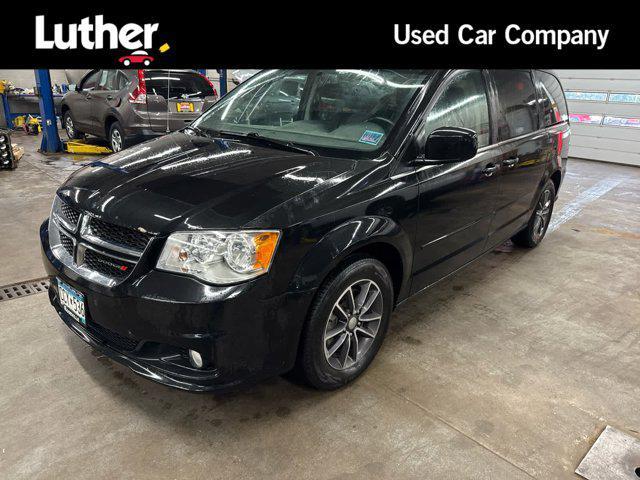Photo of 2017 Black Onyx Crystal Pearlcoat Dodge Grand Caravan