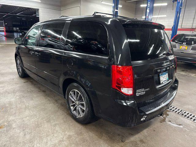 Photo of 2017 Black Onyx Crystal Pearlcoat Dodge Grand Caravan