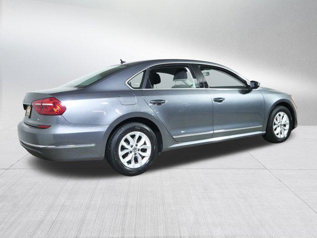 Photo of 2016 Platinum Gray Metallic Volkswagen Passat