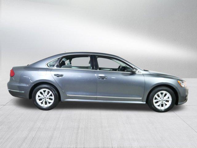 Photo of 2016 Platinum Gray Metallic Volkswagen Passat
