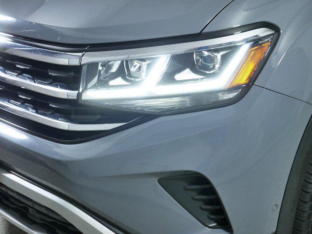 Photo of 2021 Pure Gray Volkswagen Atlas Cross Sport