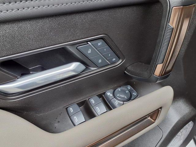 Photo of 2025 White GMC HUMMER EV Pickup
