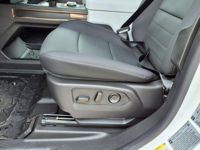 Photo of 2025 White GMC HUMMER EV SUV