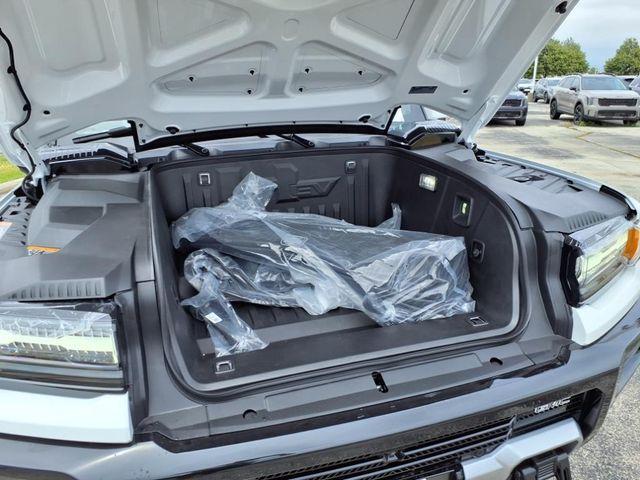Photo of 2025 White GMC HUMMER EV SUV
