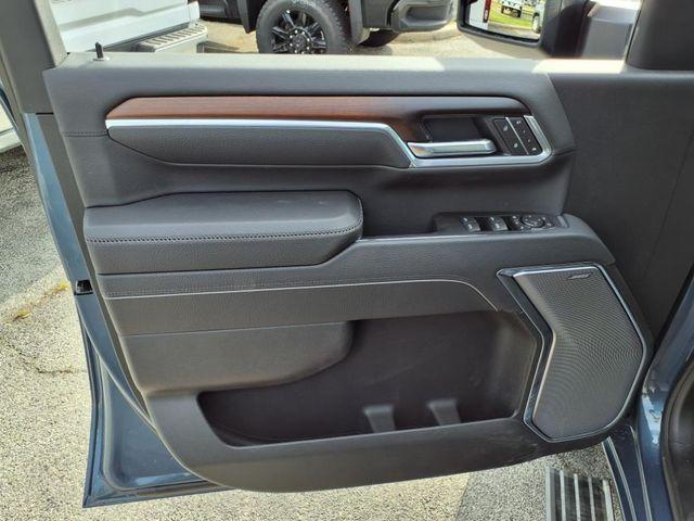 Photo of 2025 Metallic GMC Sierra 2500