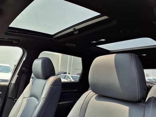 Photo of 2023 White Frost Tri-Coat Buick Enclave
