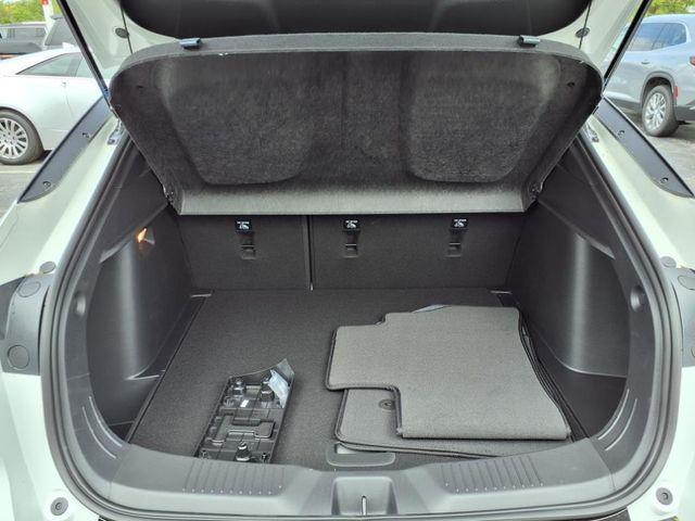Photo of 2025 Summit White Buick Envista