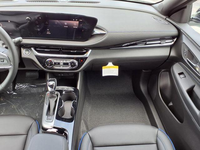 Photo of 2025 Summit White Buick Envista