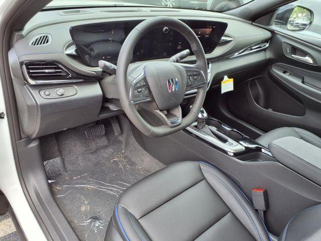 Photo of 2025 Summit White Buick Envista