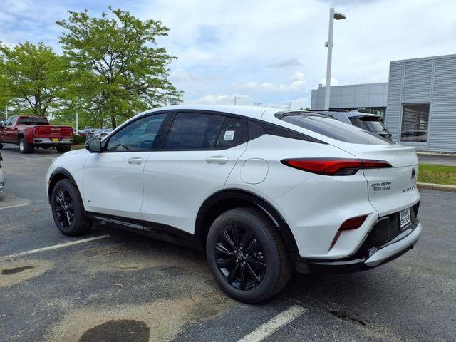 Photo of 2025 Summit White Buick Envista