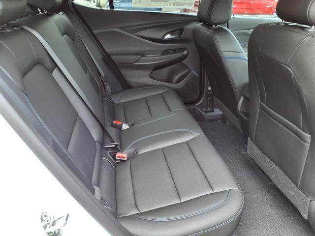 Photo of 2025 Summit White Buick Envista