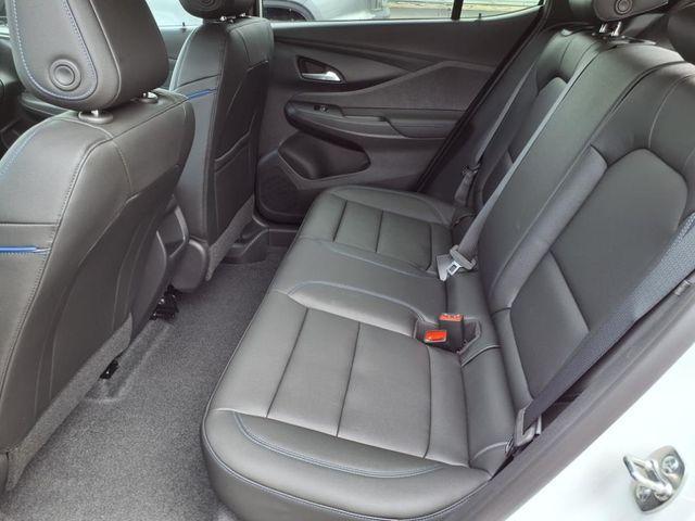 Photo of 2025 Summit White Buick Envista