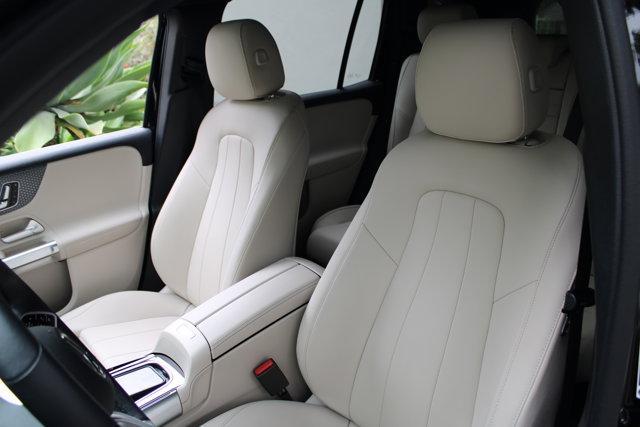 Photo of 2025 Midnight Black Mercedes-Benz GLB 250