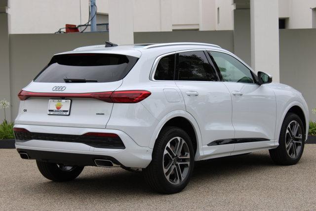 Photo of 2025 Glacier White Metallic Audi Q5