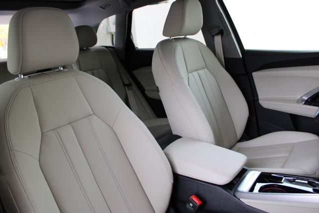 Photo of 2025 Glacier White Metallic Audi Q5