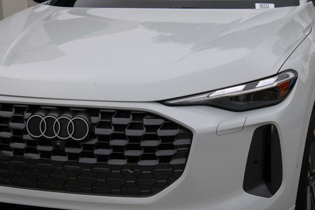 Photo of 2025 Glacier White Metallic Audi Q5