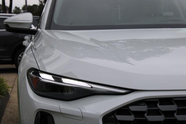 Photo of 2025 Glacier White Metallic Audi Q5