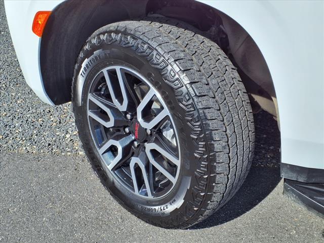 Photo of 2024 White GMC Yukon