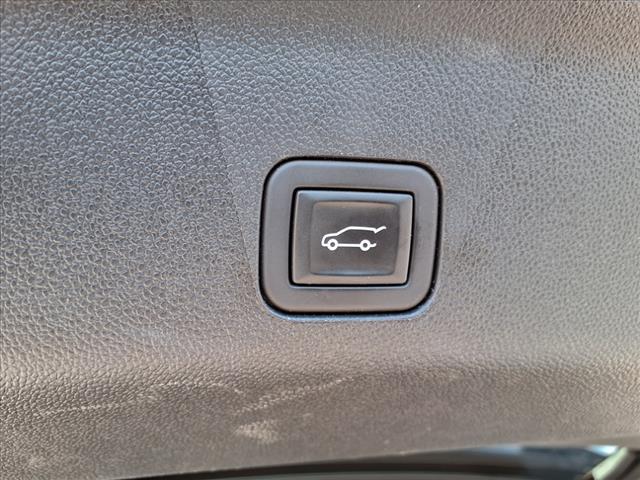 Photo of 2024 White GMC Yukon