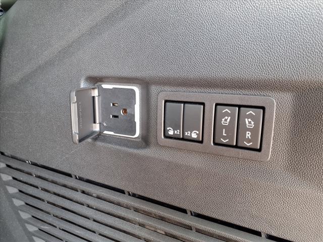 Photo of 2024 White GMC Yukon