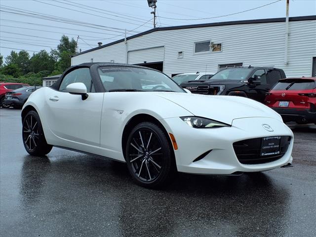 Photo of 2024 Snowflake White Pearl Mazda MX-5 Miata