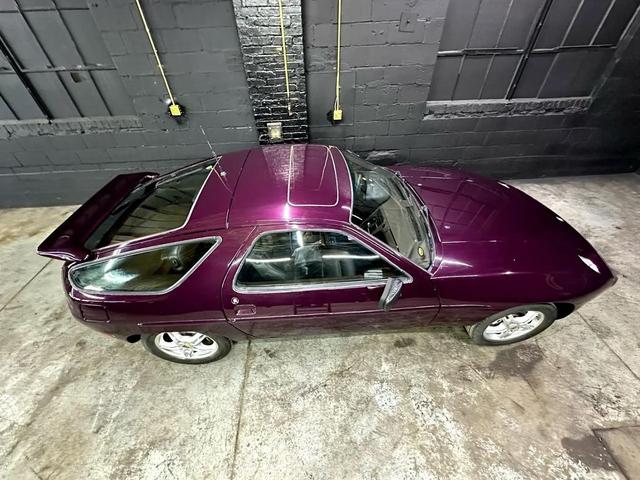 Photo of 1982 Purple Porsche 928