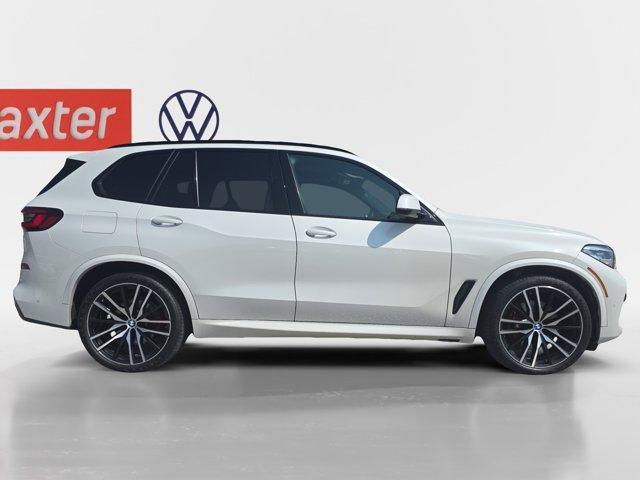 Photo of 2022 Mineral White Metallic BMW X5