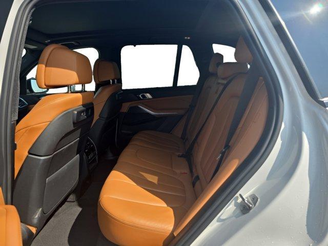 Photo of 2022 Mineral White Metallic BMW X5