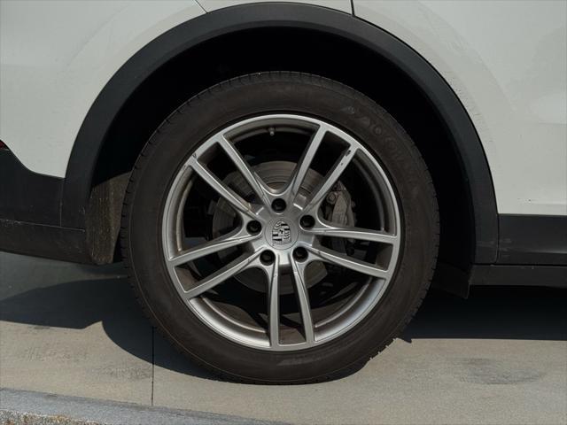 Photo of 2021 White Porsche Cayenne