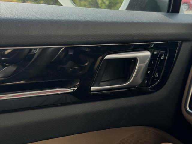 Photo of 2021 White Porsche Cayenne