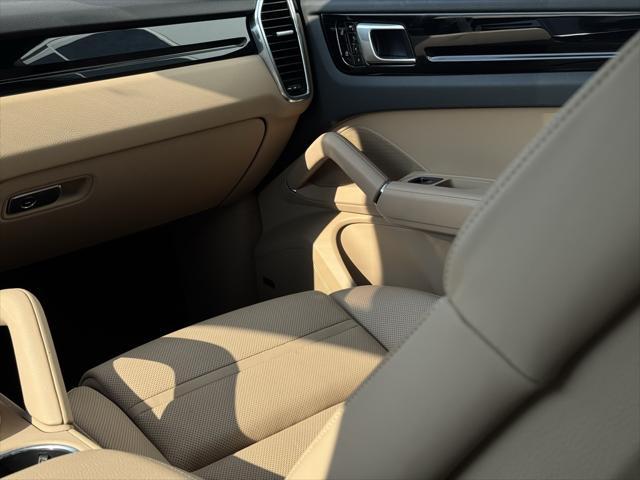 Photo of 2021 White Porsche Cayenne